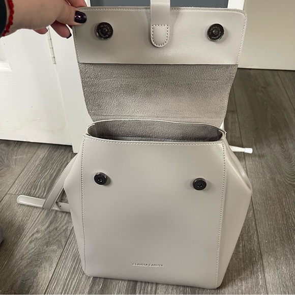 NWOT Women’s Claudia Canova Unlined Flap-over Grey Backpack - Picture 5 of 7